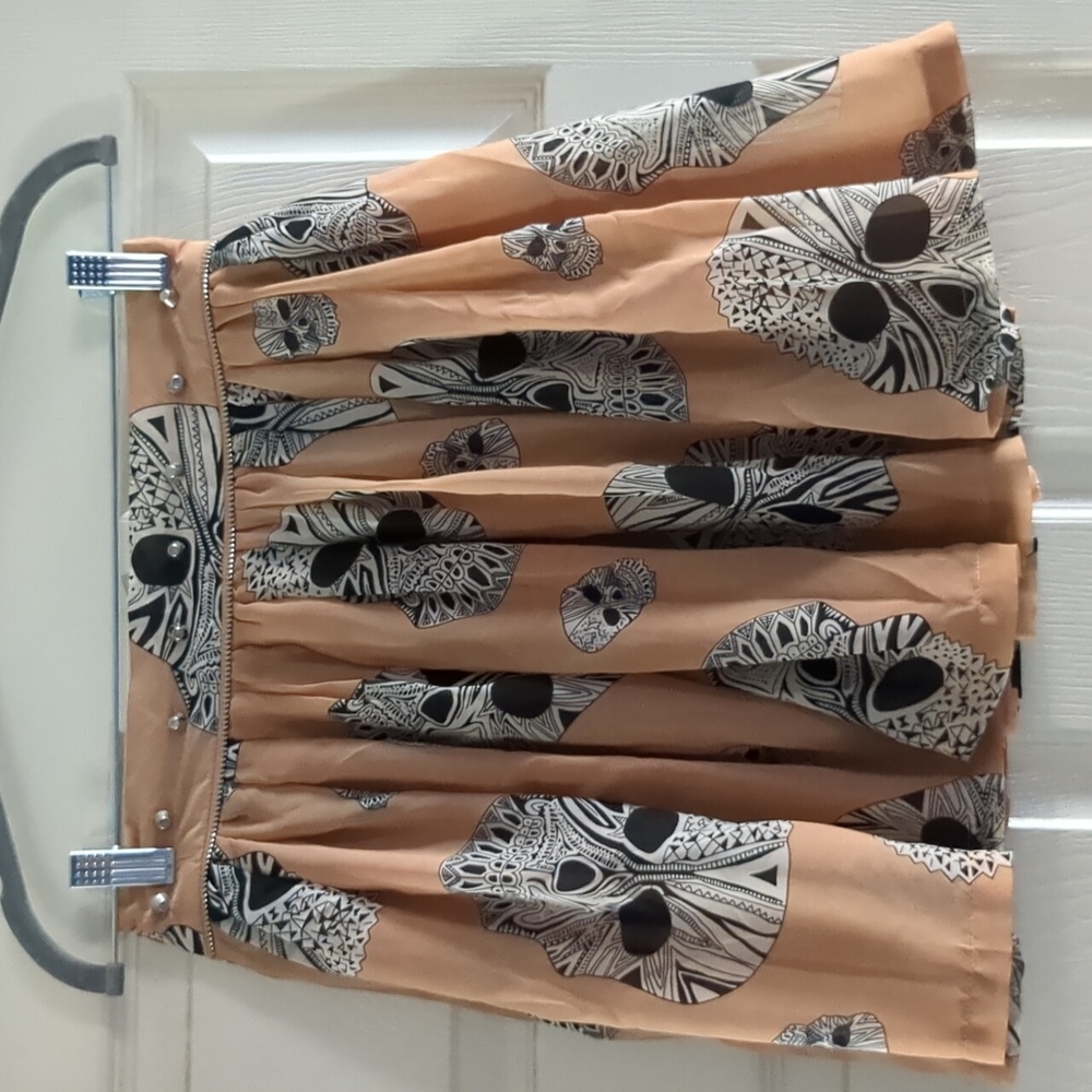 Skull pattern mini skirt